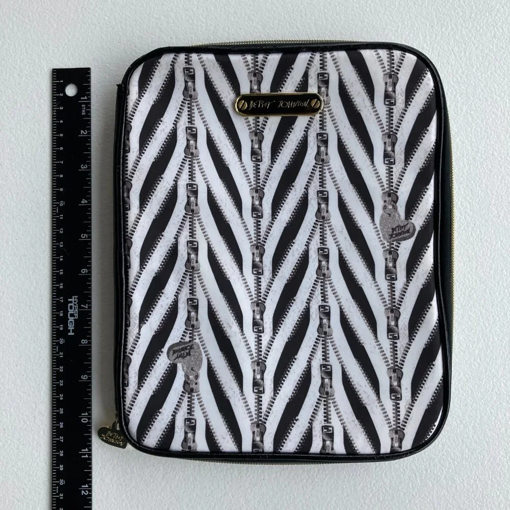 Betsey Johnson Zippered Padded Tablet Travel Case
